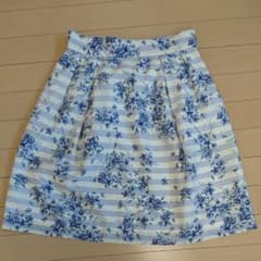 デビュードフィオレ 花柄スカートのサムネイル