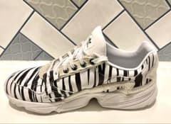 【最終値下】adidas FALCONゼブラ柄 スニーカー【メンズ26.0cm】のサムネイル