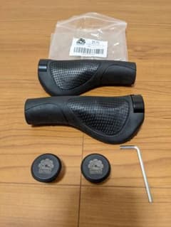 ユッケ様用　GORIX GX-D2 ブラック×ブラック　自転車グリップのサムネイル