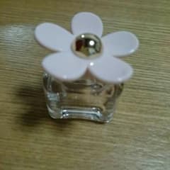 ともさん専用!!マークジェイコブスミニ香水【DAISY】４mlのサムネイル