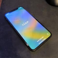 iPhoneX 画面割れ SIMロック解除済み auのサムネイル