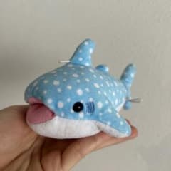 水玉模様のクジラのぬいぐるみのサムネイル