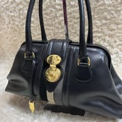 【美品】ロベルタディカメリーノ　ハンドバッグ　レザー　バゴンギ　レザー　鍵付き 美品】ロベルタディカメリーノ ハンドバッグ レザー バゴンギ レザー