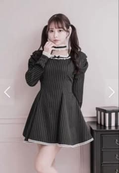 【新品未着用】pium チョーカー付きコットンフリル長袖ワンピース　ブラックのサムネイル