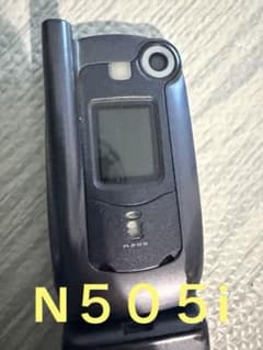 ドコモ N505i黒　シルバー docomo ガラケー 携帯電話　黒　ジャンク
