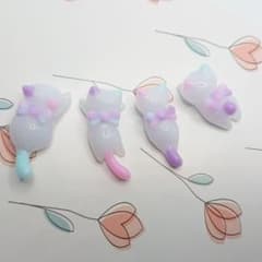レジン　パステルリボン猫ちゃん②　じゃれ猫ぐで猫はこ猫飛びつき猫　ハンドメイドのサムネイル