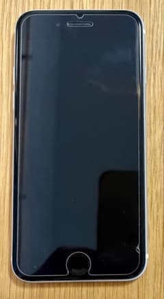 美品 iPhone SE2 64GB ホワイトSimフリー 残債なしのサムネイル
