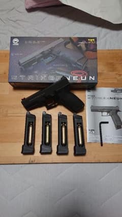 Carbon8 STRIKER NEUN ガスガン マガジン4個付きのサムネイル