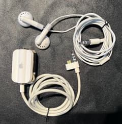 アップル iPod リモコン付きインナーイヤー型イヤフォン M9128G/Aのサムネイル