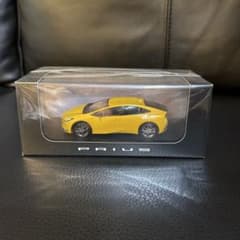 トヨタ PRIUS ミニカー 1/43 非売品　イエローのサムネイル