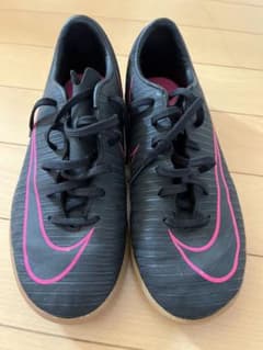 新品同様　NIKE サッカートレーニングシューズ　23cmのサムネイル