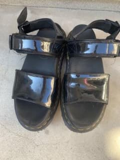 Dr. Martens パテントレザー サンダル ブラックのサムネイル