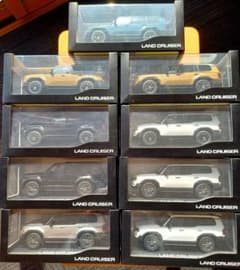 ランクル250 1/30クリアケース入ミニカー9台セット - メルカリ
