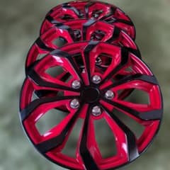 15インチ 赤と黒のスポーティホイールキャップ4枚のサムネイル