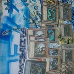 遊戯王　インヴェルズデッキスリーブつきのサムネイル