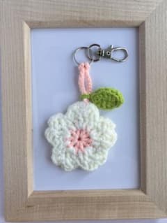 桜 キーホルダー 手編み かぎ編み フラワー ナチュラル 限定春のサムネイル
