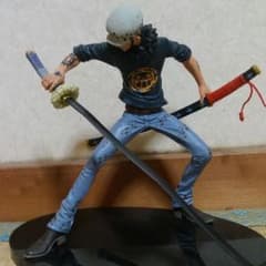 ワンピース（ロー）のフィギュアのサムネイル