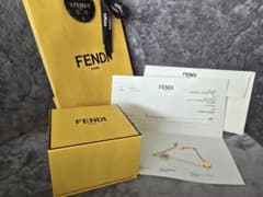 プレゼントに✨FENDI ゴールドブレスレット定価46,200円のサムネイル