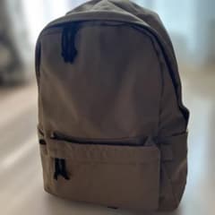 新品　ベージュ系カーキ リュックのサムネイル
