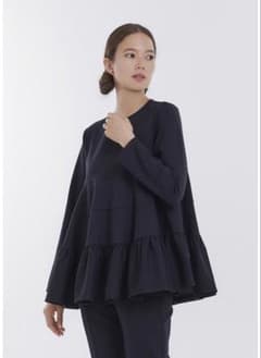 yori ぬくぬくティアードフリルブラウス ネイビー - メルカリ