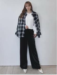 最終値下げ❤︎mocoas❤︎サテンパンツ　ブラックのサムネイル