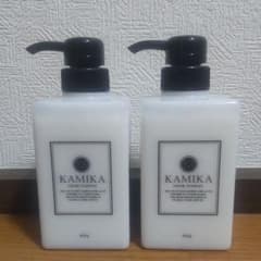 カミカ 黒髪クリームシャンプー KAMIKA 400gのサムネイル