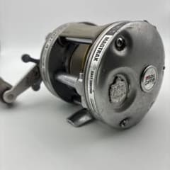 ジャンク ABU 5600C 割れ 部品欠損 あり - メルカリ