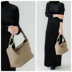 美品 LE VERNIS POIRE BOX BAG 大容量 通勤 トートバッグ 美品 LE VERNIS POIRE BOX BAG 大容量 通勤 トートバッグ - メルカリ