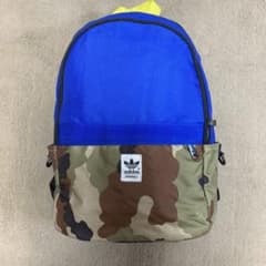 adidas リュックのサムネイル