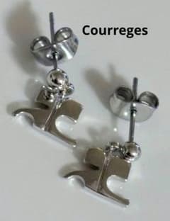 Courreges クレージュ ロゴピアス シルバーカラー - メルカリ