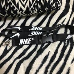 期間限定 NIKE ナイキ ネックストラップ 黒×白のサムネイル