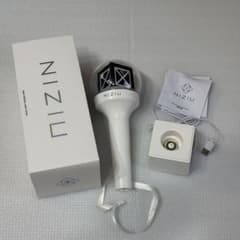 【NiziU】OFFICIAL LIGHT STICK ニジュ　ペンライトのサムネイル