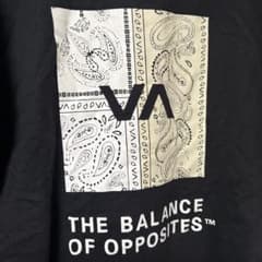 RVCA バンダナ柄 Tシャツ ブラックのサムネイル