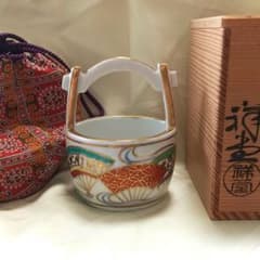 手塚祥堂 草花画 手桶茶入 京焼 漆 木箱付き 美品 手塚祥堂】 手桶茶入 京焼 漆 茶道具 真塗割蓋 共箱・仕覆付き - メルカリ