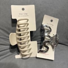 アイボリーとシルバーのヘアクリップセット