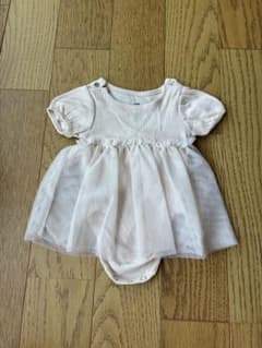 H&M オーガニックコットンロンパース クリーム色 0-1M 新生児　退院服のサムネイル