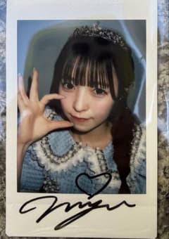 CUTIE STREET 梅田みゆ アー写衣装サイン入りチェキ - メルカリ
