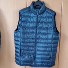 UNIQLOライトダウンベストのサムネイル