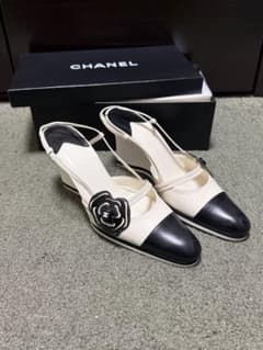 CHANEL カメリア ウェッジソール パンプス バイカラーのサムネイル