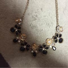 ネックレス 黒 金 花 同封100円のサムネイル