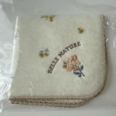 花柄刺繍タオルハンカチ クリーム色　ベルナチュールのサムネイル