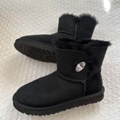 Lameyoko様専用　美品　UGG スワロフスキームートンブーツのサムネイル