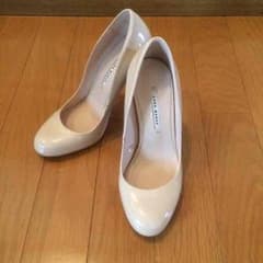 ZARA エナメルパンプスのサムネイル