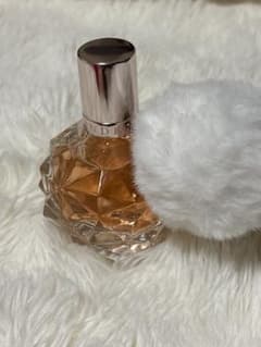 Ariana Grande ARI オードパルファムのサムネイル