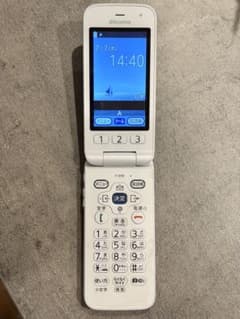 docomo らくらくホン F-01M ホワイト - メルカリ