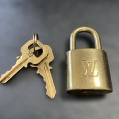 Louis Vuitton LV パドロック 317 カデナ 南京錠 - メルカリ