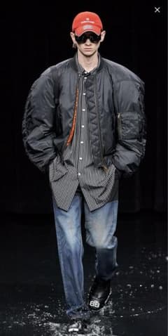 【希少品】20AW Balenciaga ボンバージャケット 44 ファレル着用 希少品】20AW Balenciaga ボンバージャケット 44 ファレル着用 - メルカリ