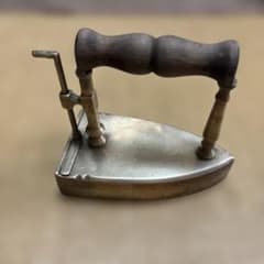 アンティーク 真鍮アイロン 骨董品 レトロ インゴット付き - メルカリ