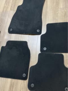 アウディQ7 4M 純正フロアマットのサムネイル