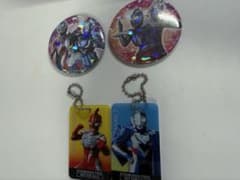 ウルトラマン キーホルダー ホログラム缶バッジ ゼットゼロジード、セブン、オメガのサムネイル